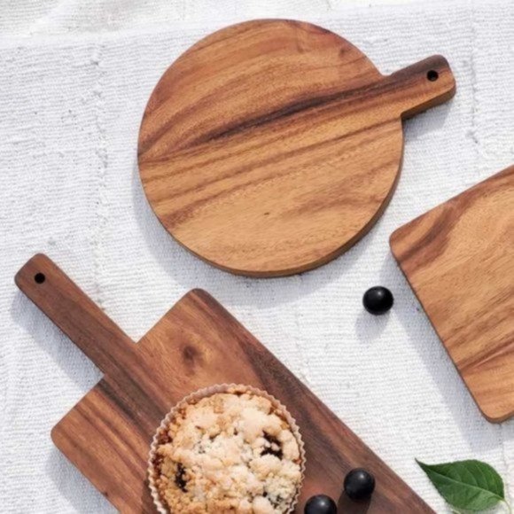 NWT Hand Carved Wooden Round Charcuterie Board - Picture 1 of 2